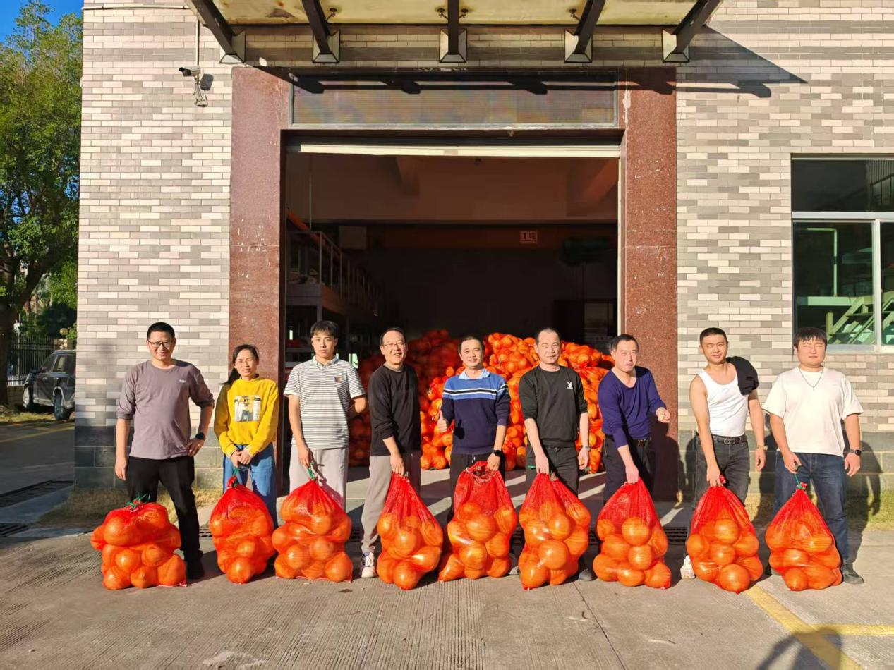 小雪暖柚至 合作情更濃 ——記愛心贈(zèng)柚暖心瞬間